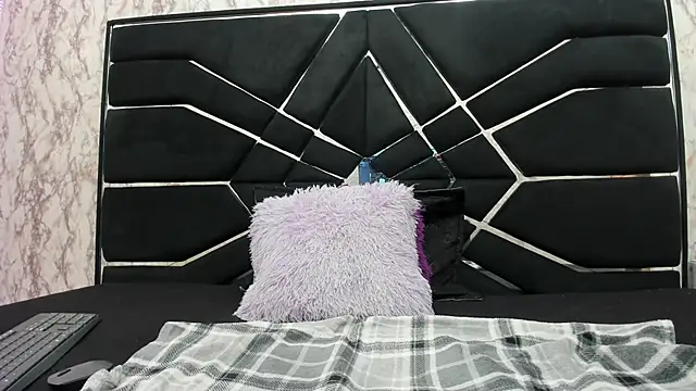 Snapshot of LITTLESUSSYY_ chatting on 10/09/25, 11:41 LITTLESUSSYY  online show from 10/09/25, 11:41