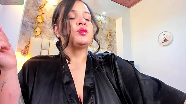 Snapshot of cloe_galee chatting on 02/06/26, 05:12 cloe galee online show from 02/06/26, 05:12