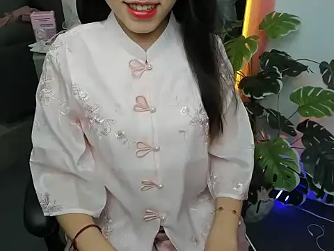 Snapshot of Xiao_cute chatting on 10/15/25, 03:56 Xiao cute online show from 10/15/25, 03:56