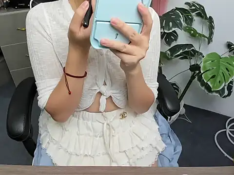 Snapshot of Xiao_cute chatting on 10/25/25, 04:57 Xiao cute online show from 10/25/25, 04:57