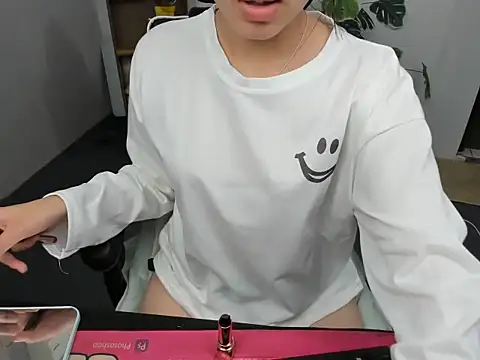 Snapshot of Xiao_cute chatting on 12/03/25, 08:45 Xiao cute online show from 12/03/25, 08:45