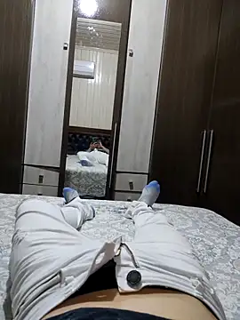 Snapshot of Gustavo198045 chatting on 10/26/25, 05:57 Gustavo198045 online show from 10/26/25, 05:57