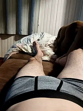 Snapshot of Gustavo198045 chatting on 12/19/25, 03:46 Gustavo198045 online show from 12/19/25, 03:46