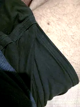 bullut06 online show from 10/19/25, 04:13