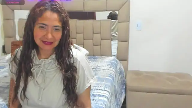 gabrielaponce11 online show from 11/12/25, 12:11