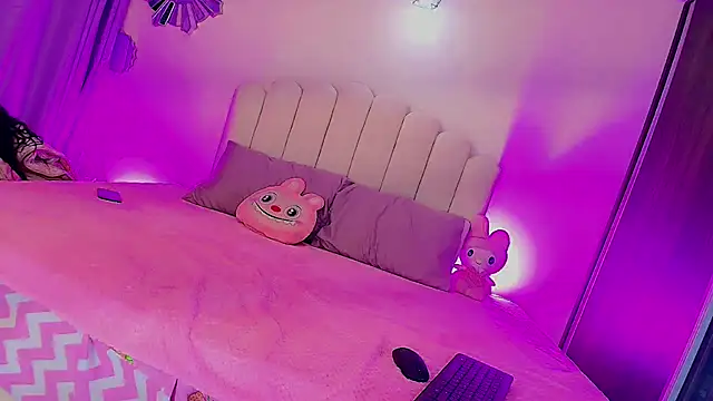 Snapshot of Eboney_Hott chatting on 11/10/25, 04:00 Eboney Hott online show from 11/10/25, 04:00