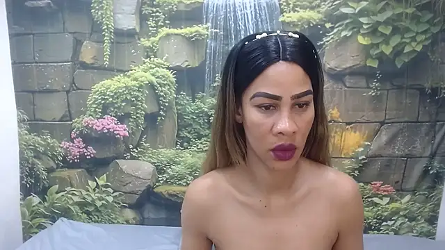 Snapshot of GlowGoddessxx chatting on 06/27/26, 03:44 GlowGoddessxx online show from 06/27/26, 03:44