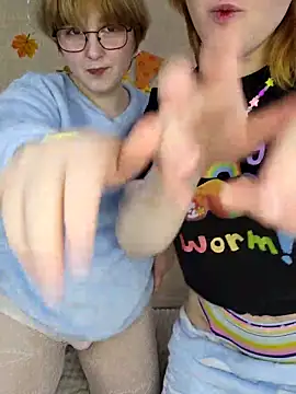 Snapshot of xrixsyx_and_ricky chatting on 11/13/25, 07:18 xrixsyx and ricky online show from 11/13/25, 07:18