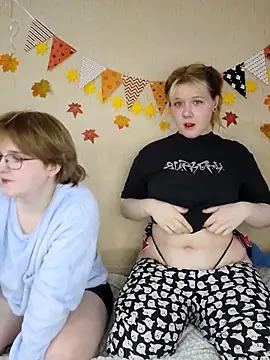 Snapshot of xrixsyx_and_ricky chatting on 11/19/25, 06:46 xrixsyx and ricky online show from 11/19/25, 06:46