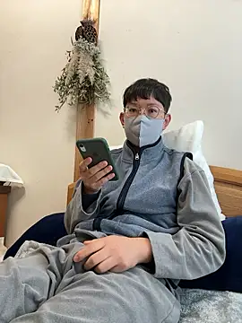 tom19899q online show from 11/29/25, 10:24