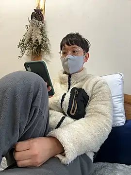 tom19899q online show from 12/04/25, 10:29