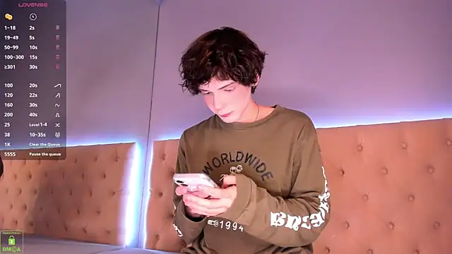 Snapshot of ColeStorm chatting on 10/25/25, 08:47 ColeStorm online show from 10/25/25, 08:47