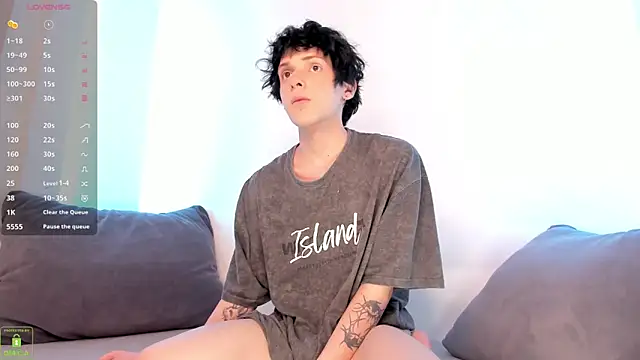 Snapshot of ColeStorm chatting on 11/07/25, 08:31 ColeStorm online show from 11/07/25, 08:31