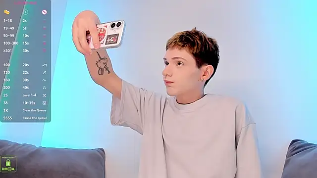 Snapshot of ColeStorm chatting on 11/14/25, 06:39 ColeStorm online show from 11/14/25, 06:39