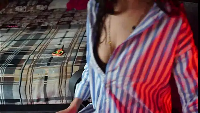 NidhiChandra online show from 10/08/25, 08:01