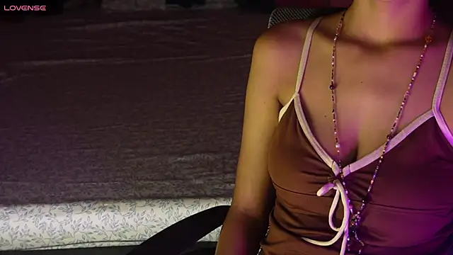 NidhiChandra online show from 10/27/25, 10:19