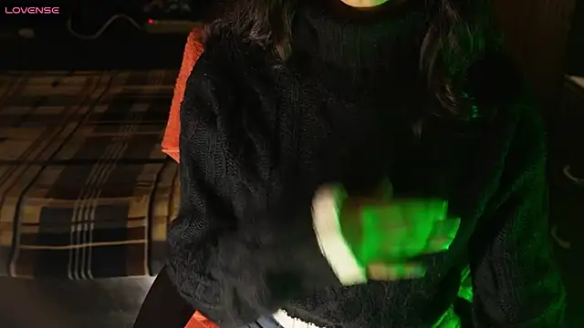 NidhiChandra online show from 12/22/25, 12:13