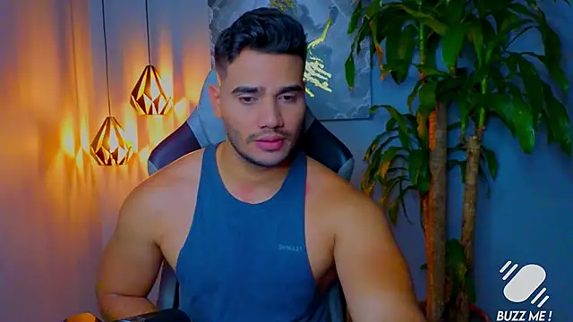 Snapshot of AndresR3 chatting on 10/05/25, 11:24 AndresR3 online show from 10/05/25, 11:24