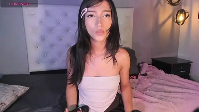 Snapshot of Nicollee_Heart chatting on 09/10/25, 01:55 Nicollee Heart online show from 09/10/25, 01:55