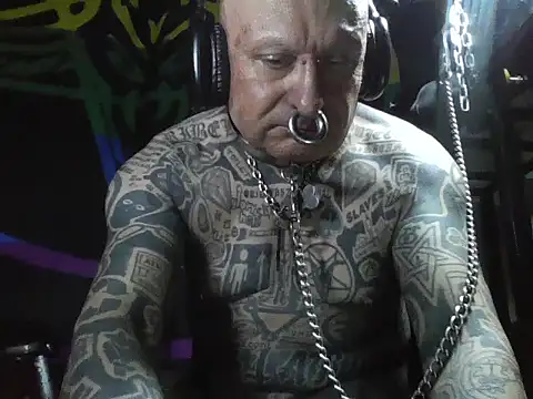 Snapshot of object857 chatting on 11/24/25, 11:37 object857 online show from 11/24/25, 11:37