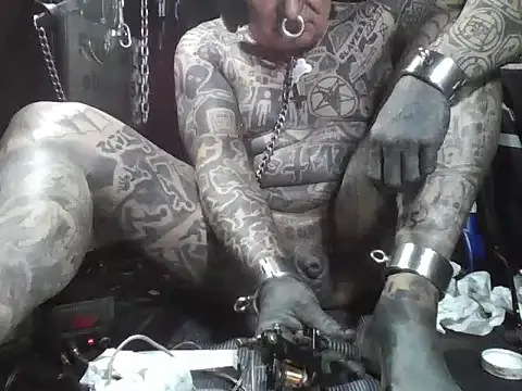 Snapshot of object857 chatting on 12/17/25, 09:54 object857 online show from 12/17/25, 09:54