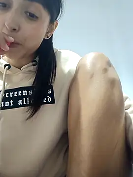 Snapshot of CandyFoxter_ chatting on 10/17/25, 06:43 CandyFoxter online show from 10/17/25, 06:43