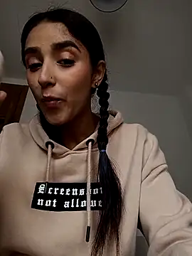 Snapshot of CandyFoxter_ chatting on 11/04/25, 08:46 CandyFoxter online show from 11/04/25, 08:46