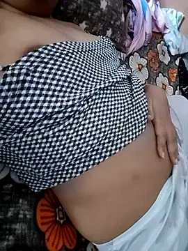 Snapshot of USER-MAYA chatting on 09/10/25, 06:46 USER-MAYA online show from 09/10/25, 06:46