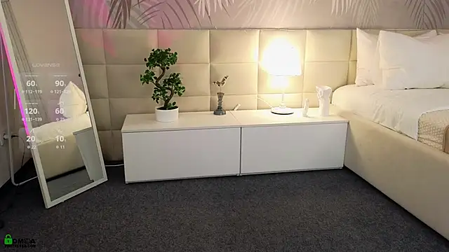 LolaPrise online show from 12/03/25, 01:35