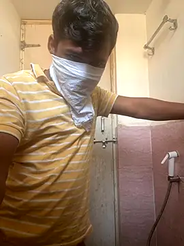 Snapshot of omkarcoll chatting on 11/12/25, 05:41 omkarcoll online show from 11/12/25, 05:41