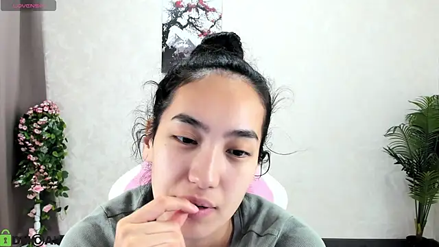 FlirtyAura online show from 10/28/25, 03:21