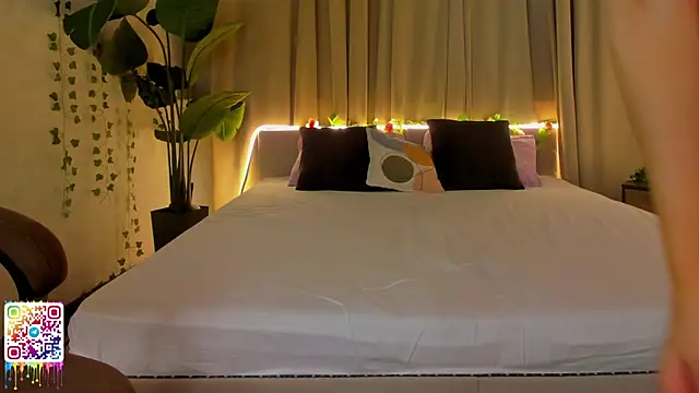 FlirtyAura online show from 04/14/26, 11:49