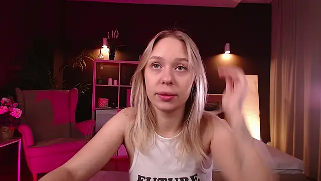 Snapshot of Pooja_Hegde chatting on 09/15/25, 01:05 Pooja Hegde online show from 09/15/25, 01:05