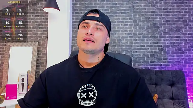 Snapshot of connorsmiith chatting on 09/11/25, 01:55 connorsmiith online show from 09/11/25, 01:55