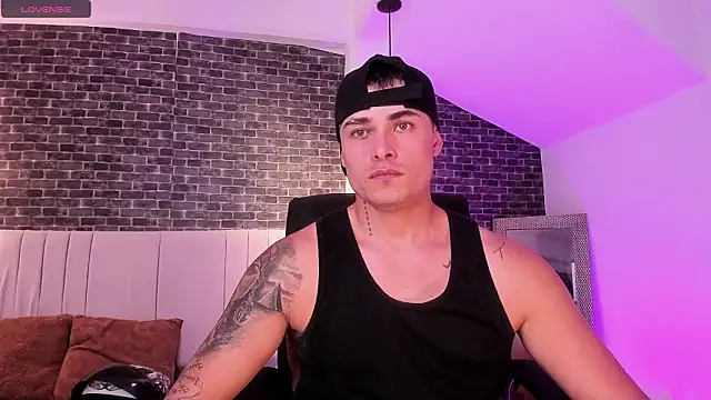 Snapshot of connorsmiith chatting on 02/14/26, 03:42 connorsmiith online show from 02/14/26, 03:42