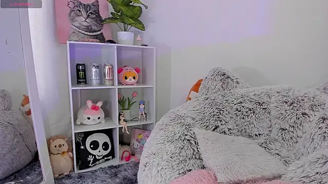 Snapshot of akame_meow chatting on 10/28/25, 03:04 akame meow online show from 10/28/25, 03:04