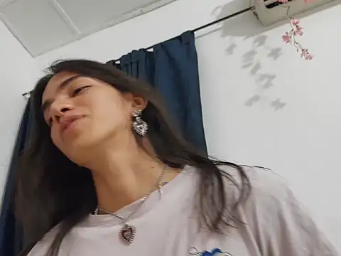 Snapshot of pyke_sm chatting on 10/13/25, 02:11 pyke sm online show from 10/13/25, 02:11