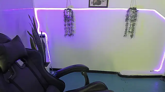 Angie lynn online show from 12/05/25, 04:25