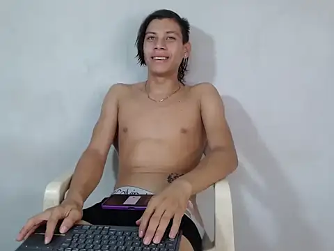 Snapshot of masterbrave420 chatting on 11/08/25, 08:40 masterbrave420 online show from 11/08/25, 08:40