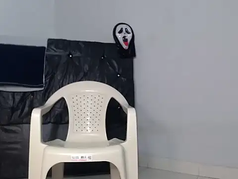 Snapshot of masterbrave420 chatting on 11/18/25, 10:25 masterbrave420 online show from 11/18/25, 10:25