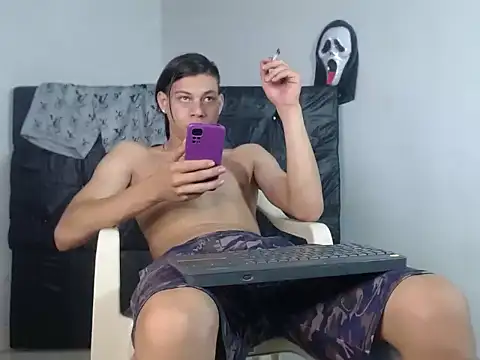 Snapshot of masterbrave420 chatting on 11/29/25, 01:58 masterbrave420 online show from 11/29/25, 01:58