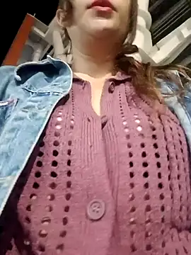 Snapshot of miss_berlyn chatting on 09/27/25, 03:11 miss berlyn online show from 09/27/25, 03:11