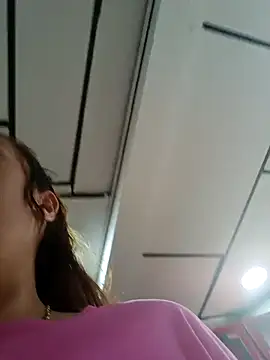 Snapshot of miss_berlyn chatting on 10/12/25, 04:28 miss berlyn online show from 10/12/25, 04:28