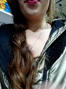 Snapshot of miss_berlyn chatting on 10/19/25, 02:12 miss berlyn online show from 10/19/25, 02:12