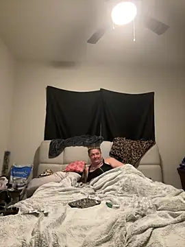 Snapshot of BigMfLuther chatting on 11/15/25, 04:32 BigMfLuther online show from 11/15/25, 04:32