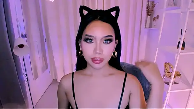 MS LUNA online show from 10/09/25, 01:14