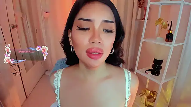 MS LUNA online show from 12/19/25, 11:34