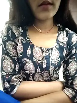 Snapshot of Naina_04 chatting on 09/13/25, 04:07 Naina 04 online show from 09/13/25, 04:07