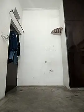 Snapshot of Naina_04 chatting on 09/27/25, 04:28 Naina 04 online show from 09/27/25, 04:28