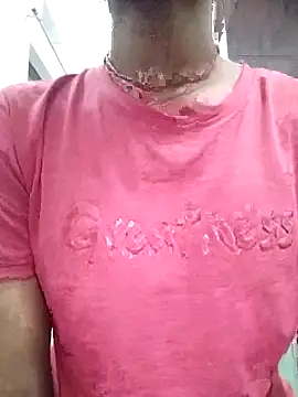 Snapshot of Naina_04 chatting on 09/27/25, 04:34 Naina 04 online show from 09/27/25, 04:34